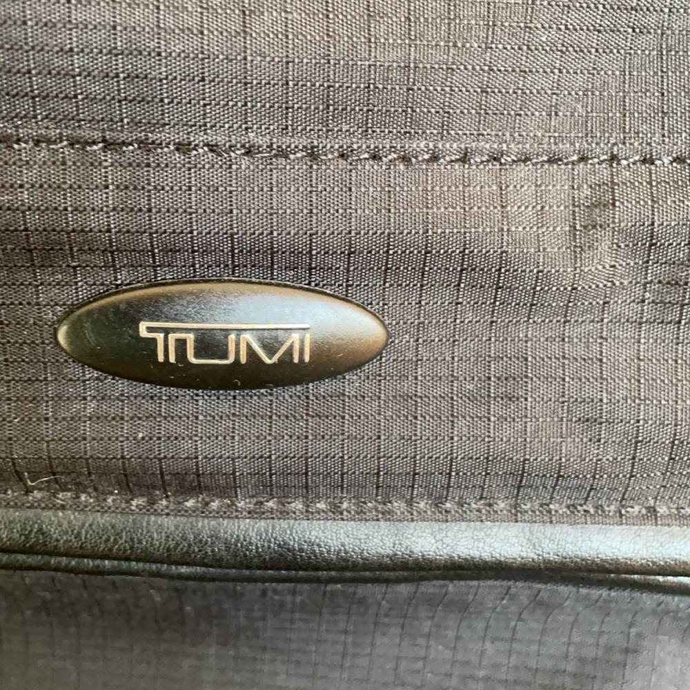 Tumi Tote like New - Picture 2 of 12